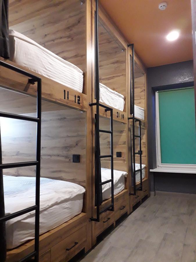 Full House Capsule Hostel Rivne Exterior photo
