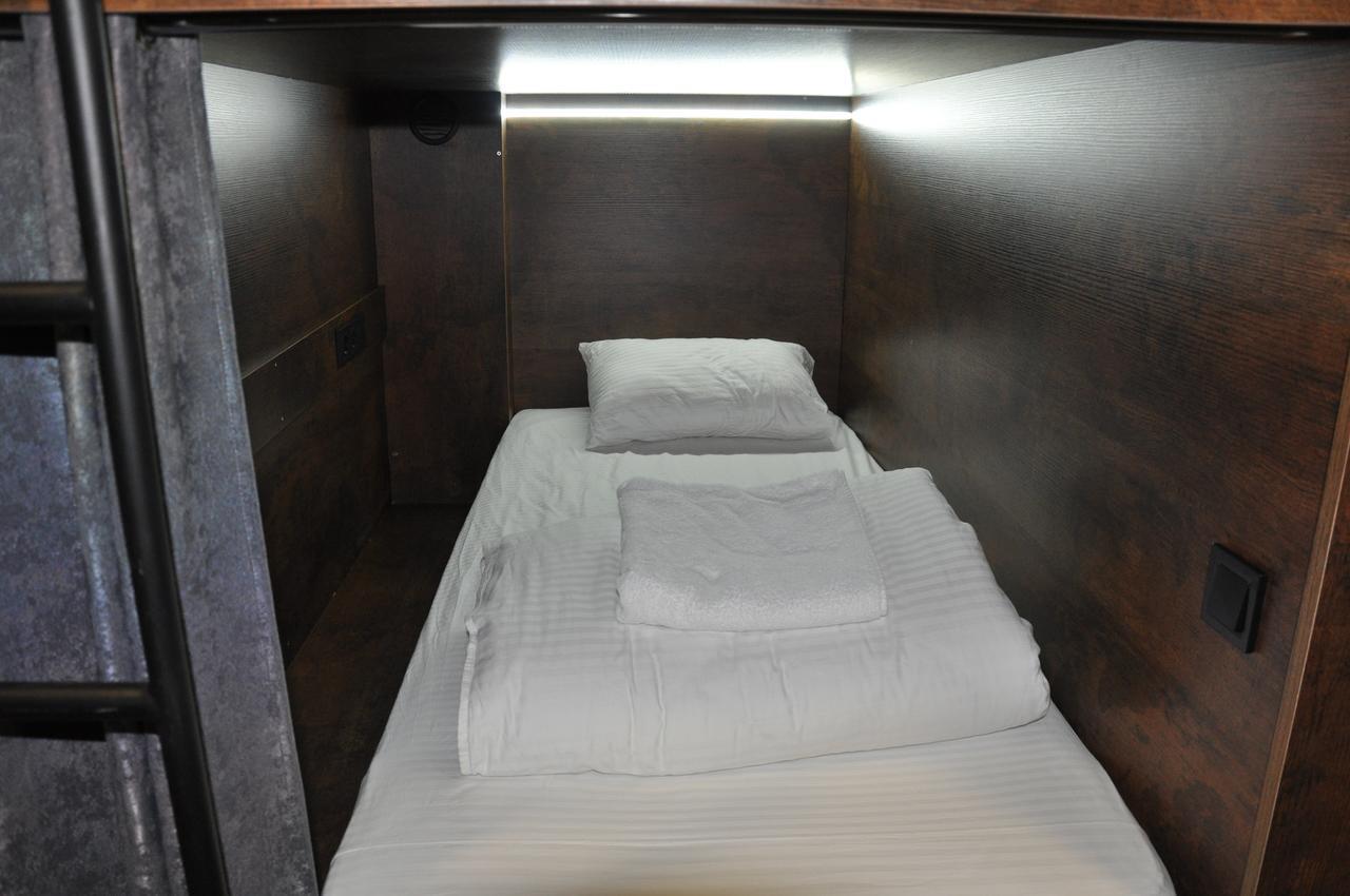 Full House Capsule Hostel Rivne Exterior photo A capsule hotel room