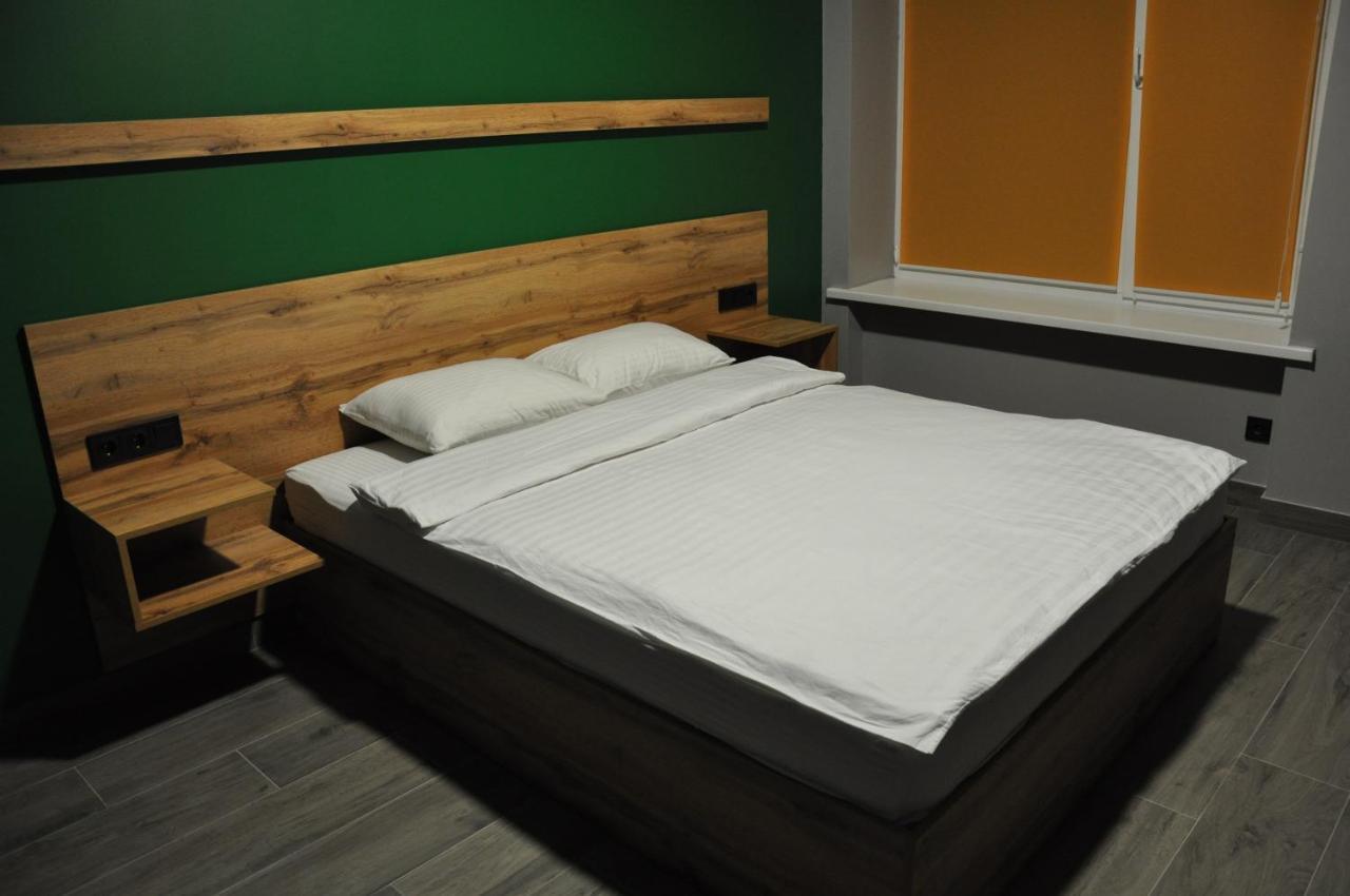 Full House Capsule Hostel Rivne Exterior photo A bed