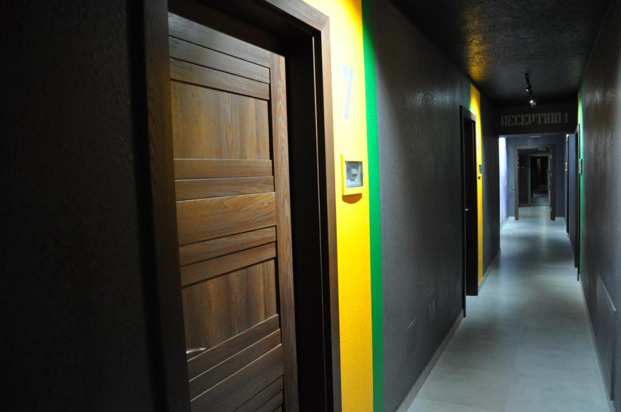 Full House Capsule Hostel Rivne Exterior photo Corridor